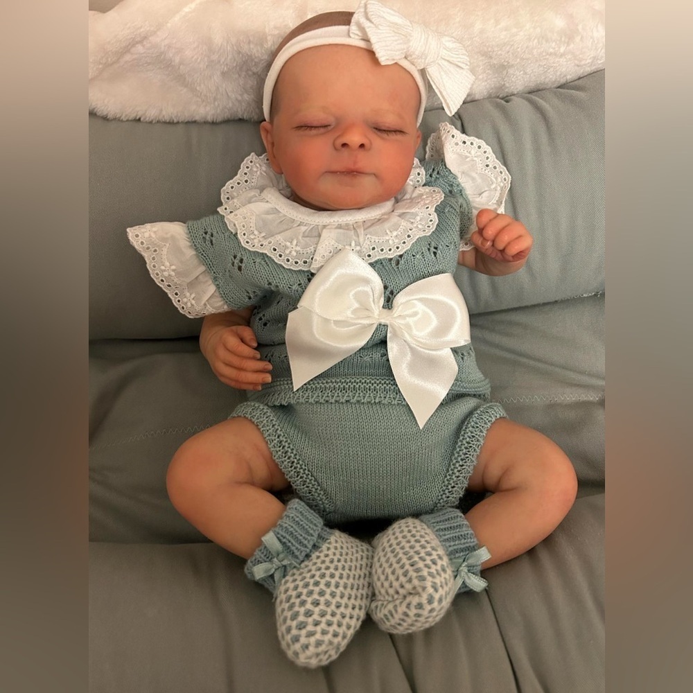 Reborn baby doll - realistic, painted with appropriate mottling of newborn - Picture 5 of 16